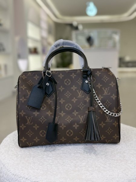 شنطة LV